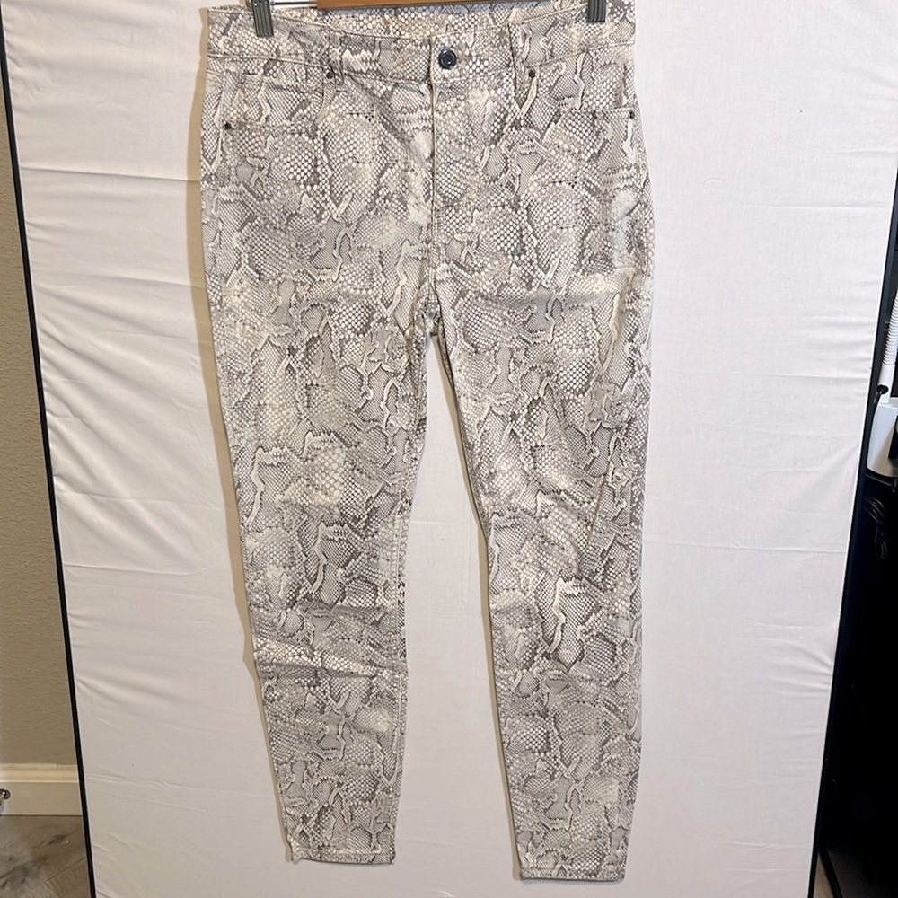 GUC high waisted White House Black Market skinny Jean